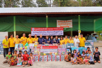 มูลนิธิป่อเต็กตึ้ง กรุงเทพมหานครได้มามอบสิ่งของใช้จำเป็น เพื่อช่วยเหลือผู้อพยพ ณ ศูนย์อพยพชั่วคราวแขมเจริญ